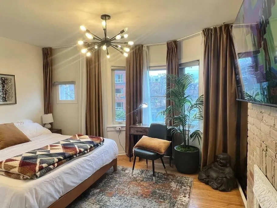 Apartment 3 Bedroom With Patio Toronto Canada