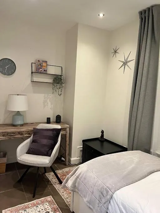 Apartment 3 Bedroom With Patio Toronto