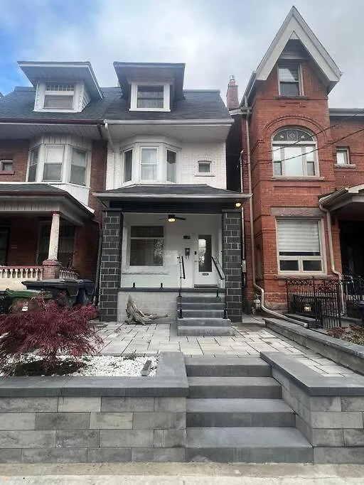 3 Bedroom With Patio Toronto Canada