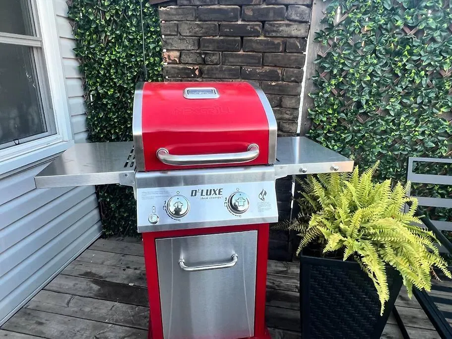 Apartment 3 Bedroom With Patio Toronto